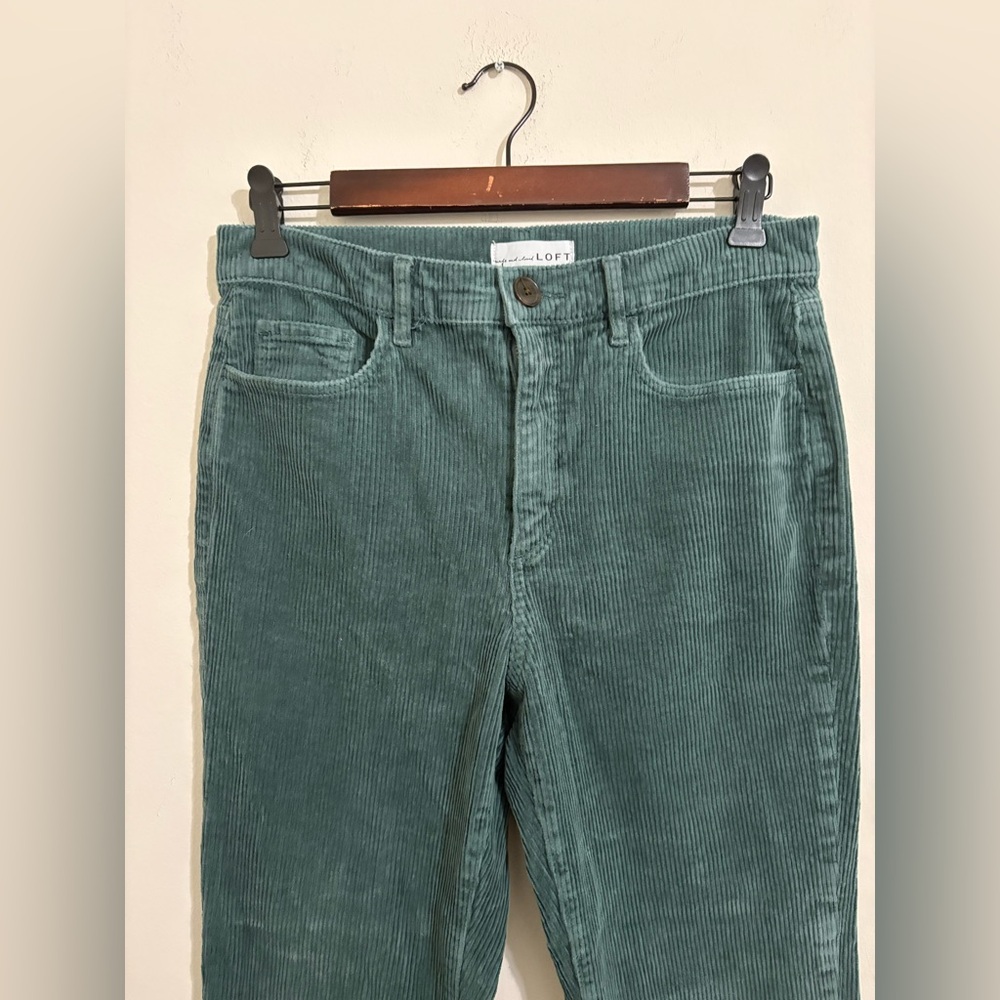 LOFT Green Corduroy Straight-Leg Pants – Size 6